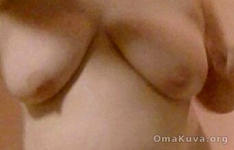 Isot luomutissit tissit omakuva Isot luomutissit tissit omakuva